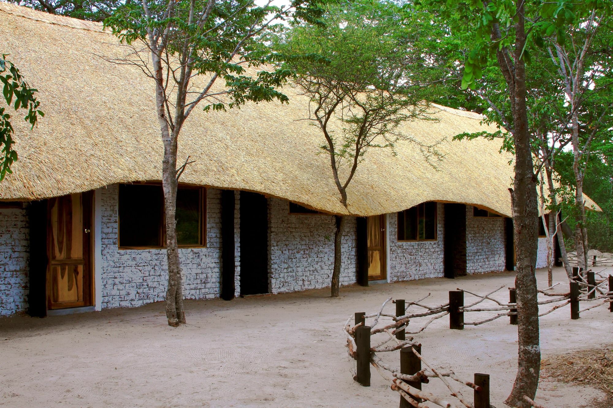 Gwango Heritage Resort Dete Экстерьер фото